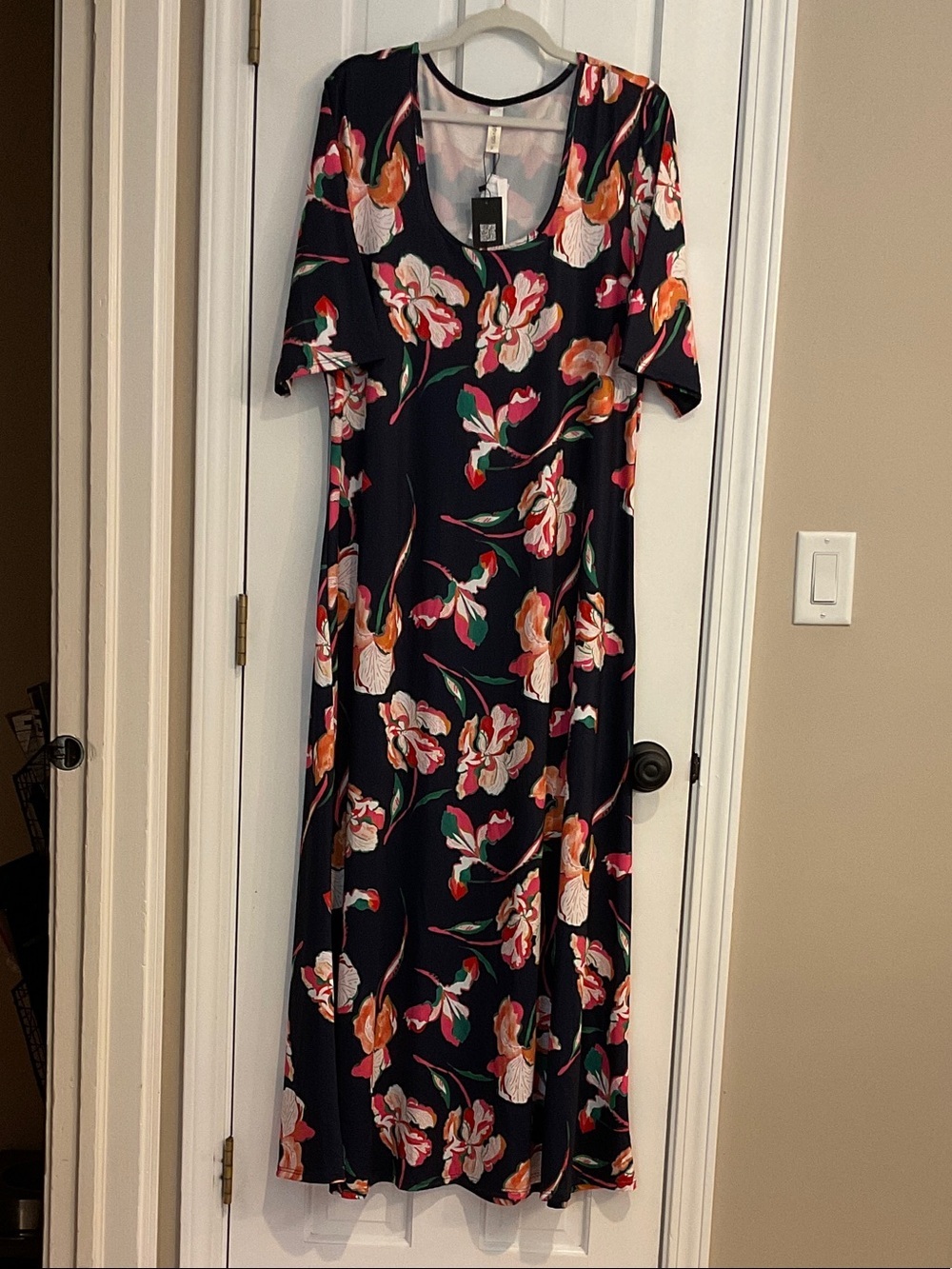 Floral Scoop-Neck Maxi Dress in Black